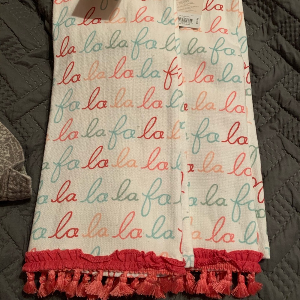 NWT LC Lauren Conrad 2 piece Fa la la la towels